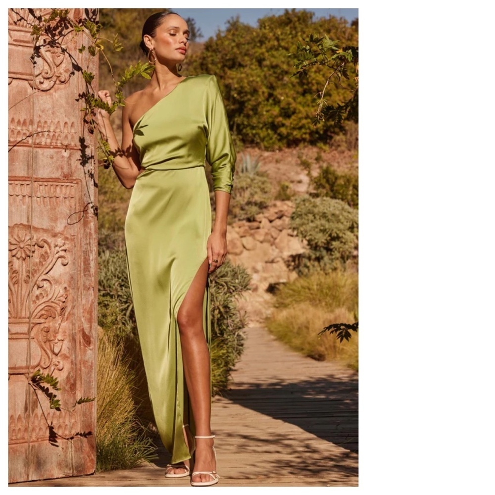 ASTR THE LABEL Amari Women’s M Green Maxi Dress Satin One-Shoulder Cut-Out Satin